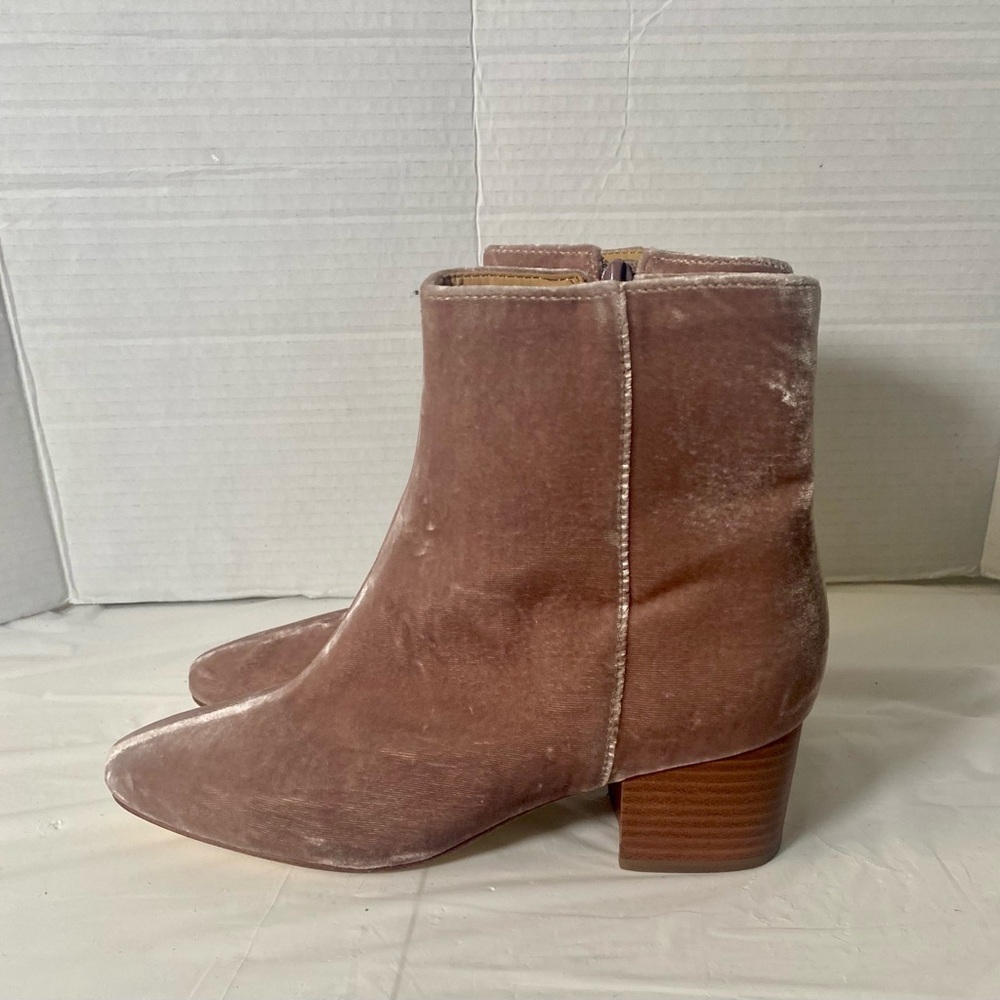 Talbots Harlow soft blush pink velvet ankle boots with block 2” heel 6.5